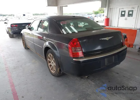 2006 Chrysler 300C z USA, uszkodzony, nr VIN 2C3LA63H96H396646